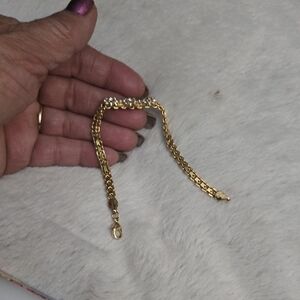 Elegant Gold Bracelet